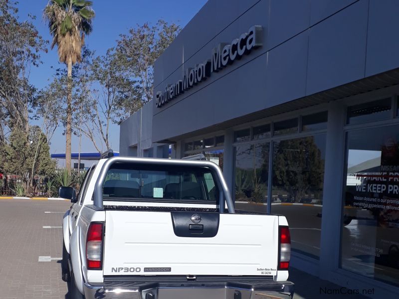 Nissan NP300 2.5D 4x4 DC (NEW) in Namibia