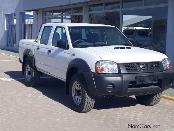 Nissan NP300 2.5D MID 4X4 DC in Namibia