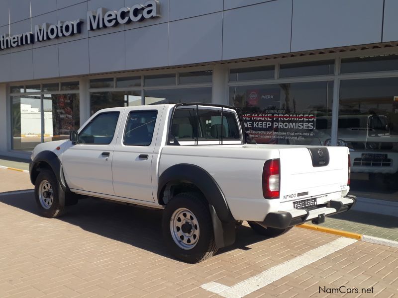 Nissan NP300 2.5D MID 4X4 DC in Namibia