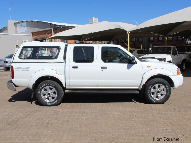 Nissan NP300 2.5TDI D/C 4X4 in Namibia