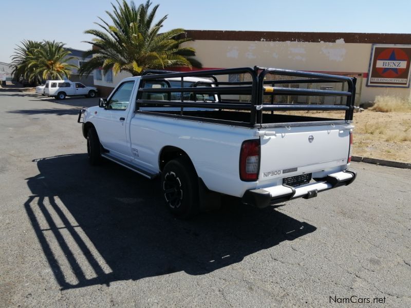 Nissan NP300 2.5Tdi LWB SC PU 2x4 in Namibia