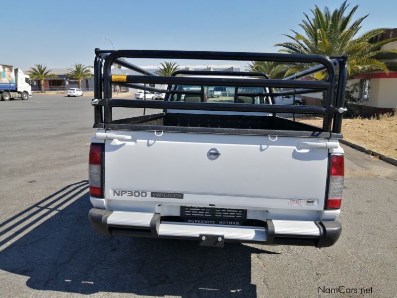 Nissan NP300 2.5Tdi LWB SC PU 2x4 in Namibia