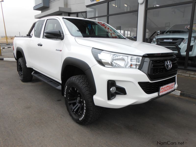 Toyota HILUX 2.4  SRX E/CAB 4X2 R/B in Namibia