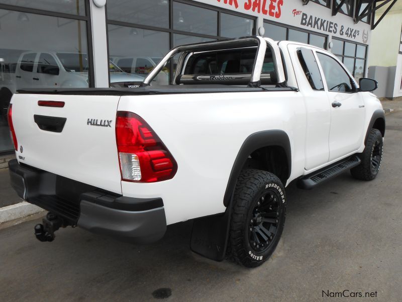 Toyota HILUX 2.4  SRX E/CAB 4X2 R/B in Namibia