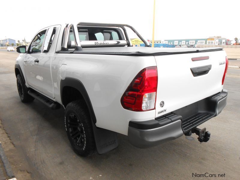 Toyota HILUX 2.4  SRX E/CAB 4X2 R/B in Namibia