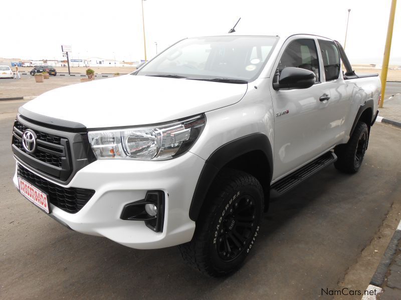 Toyota HILUX 2.4  SRX E/CAB 4X2 R/B in Namibia