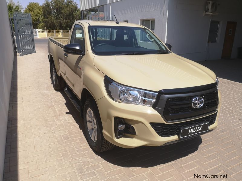 Toyota HILUX SC 2.4 4X4 M/T in Namibia