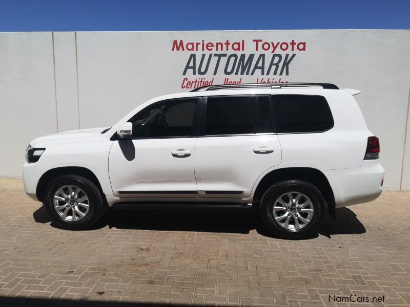 Toyota LAND CRUISER 200 4.5 D4D VX-R in Namibia