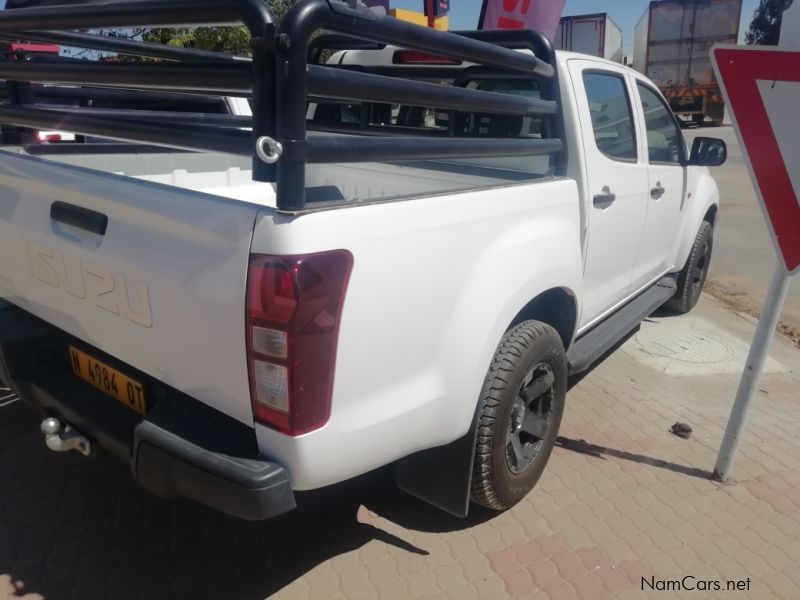 Isuzu DMAX 250 CREWCAB 4X4 in Namibia