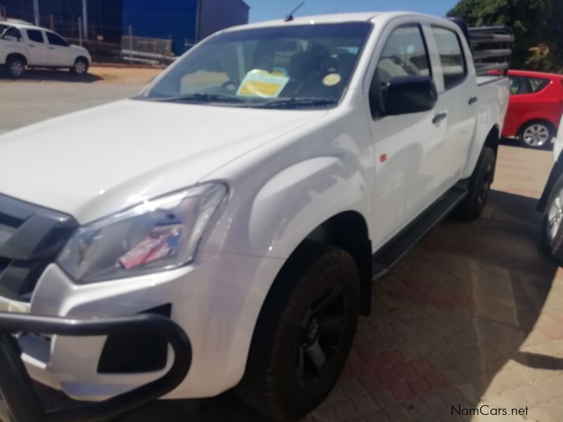 Isuzu DMAX 250 CREWCAB 4X4 in Namibia