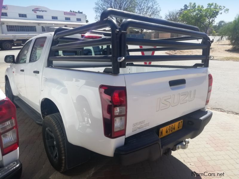 Isuzu DMAX 250 CREWCAB 4X4 in Namibia