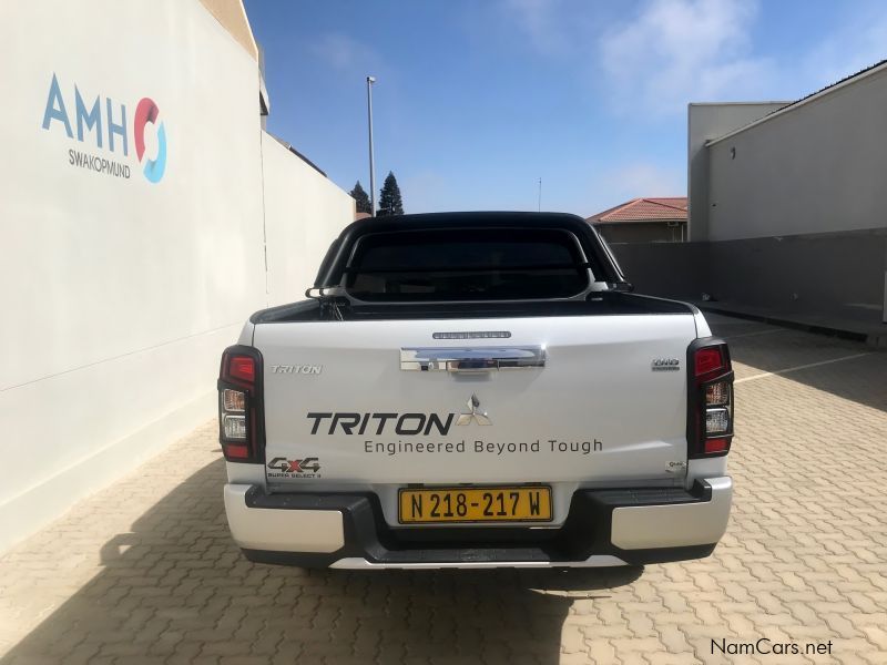 Mitsubishi Triton 2.4 DCab 4x4 in Namibia