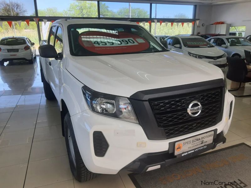 Nissan Navara 2.5 dci D/C M/T 4x4 in Namibia