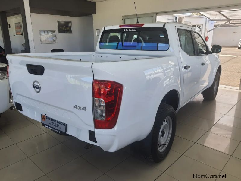 Nissan Navara 2.5 dci D/C M/T 4x4 in Namibia