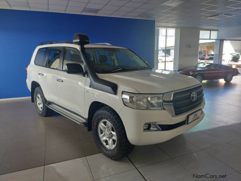 Toyota Land Cruiser 200 V8 4.5D GX-R AT in Namibia