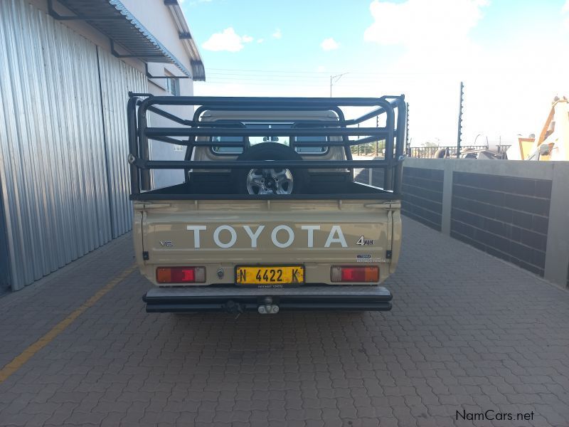 Toyota Land Cruiser 4.0 V6 double cab in Namibia