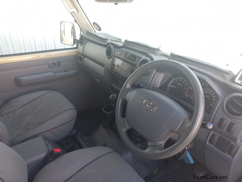 Toyota Land Cruiser 4.0 V6 double cab in Namibia