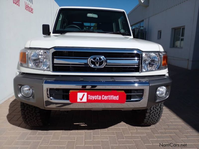 Toyota Land Cruiser DC 4.0 V6 Petrol in Namibia