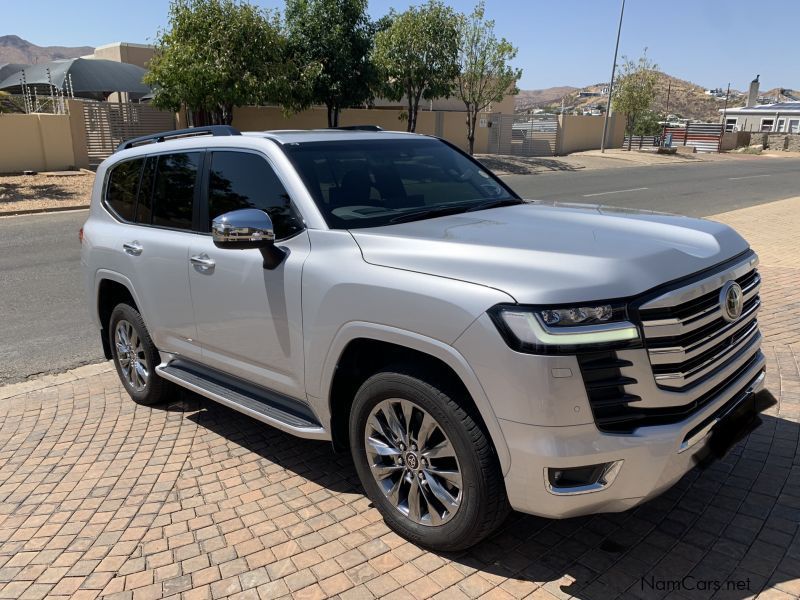 Toyota Land Cruser LC300 3.5T V6 ZX in Namibia