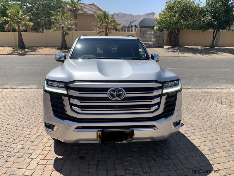 Toyota Land Cruser LC300 3.5T V6 ZX in Namibia