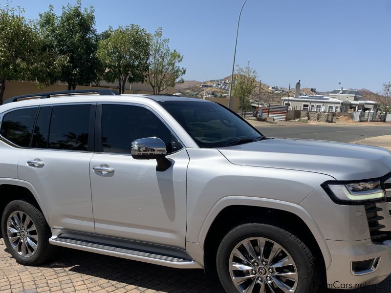 Toyota Land Cruser LC300 3.5T V6 ZX in Namibia