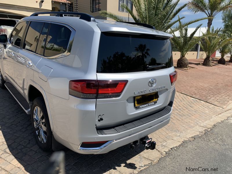 Toyota Land Cruser LC300 3.5T V6 ZX in Namibia