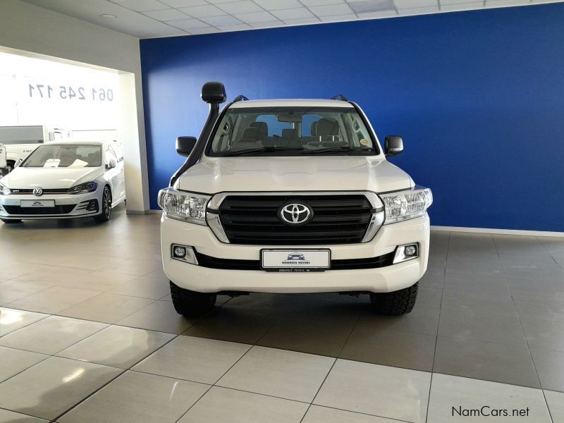 Toyota Landcruiser 200 V8 4.5D GX-R A/T in Namibia