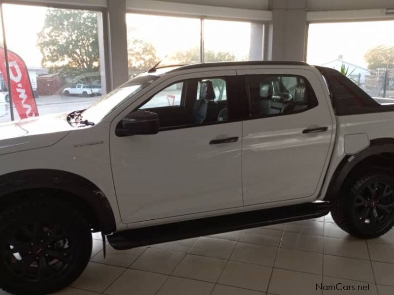 Isuzu D-MAX V-CROSS  4X4 D/C in Namibia