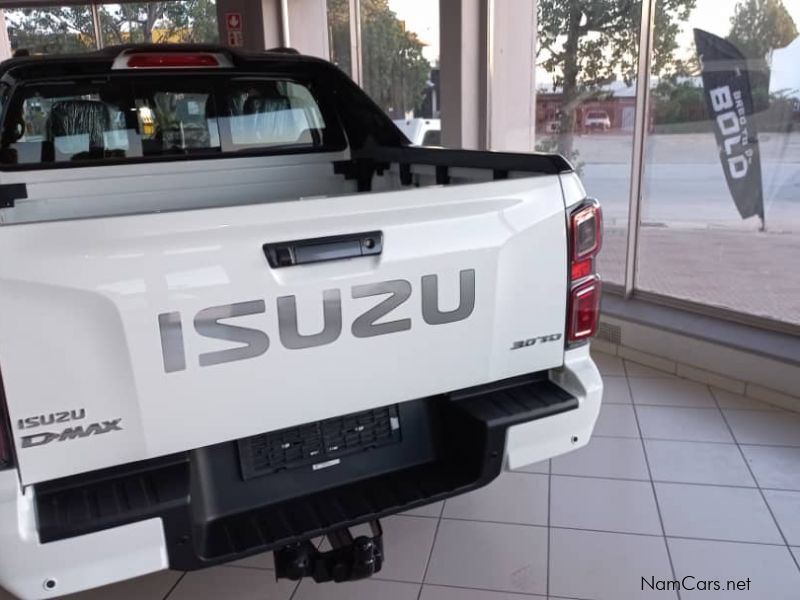 Isuzu D-MAX V-CROSS  4X4 D/C in Namibia