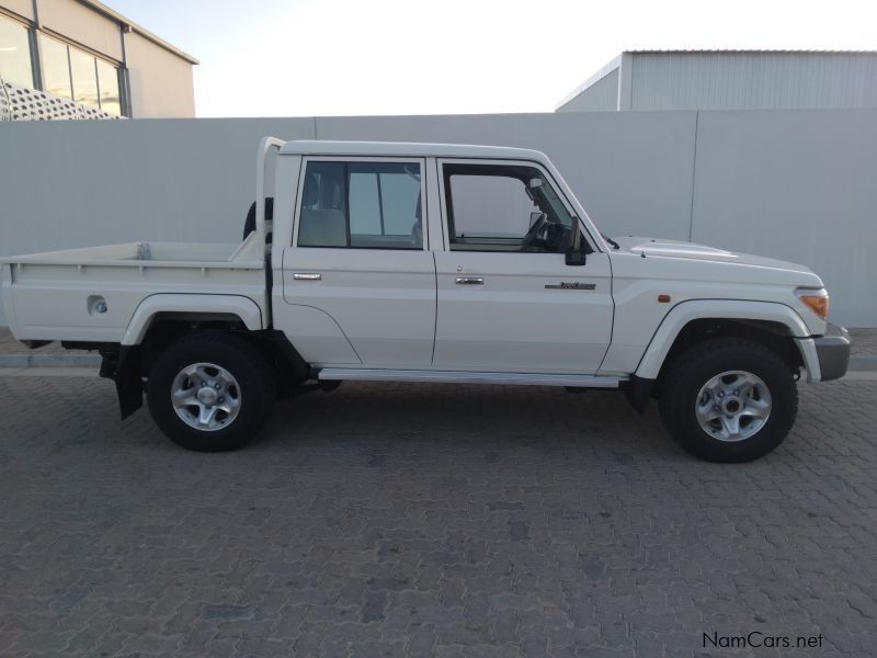 Toyota 4.0 V6 LAND CRUISER P/UP DCAB MT in Namibia