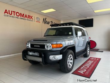 Pre-owned Toyota FJ Cruiser 4.0 V6 AT 4x4 for sale in 