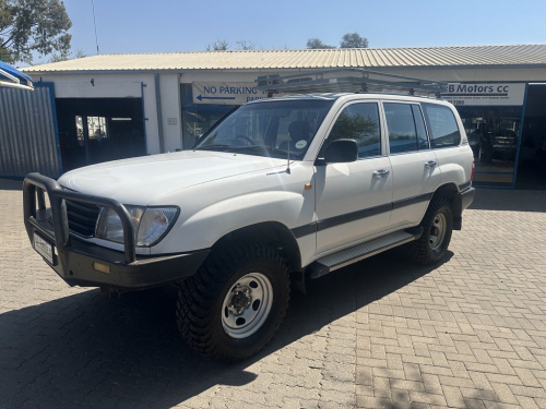 Toyota Land Cruiser 100 4.5 EFi in Namibia