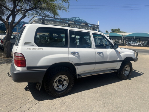 Toyota Land Cruiser 100 4.5 EFi in Namibia