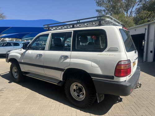 Toyota Land Cruiser 100 4.5 EFi in Namibia