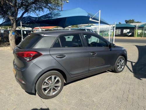 Hyundai i20 1.4 Fluid Automatic in Namibia