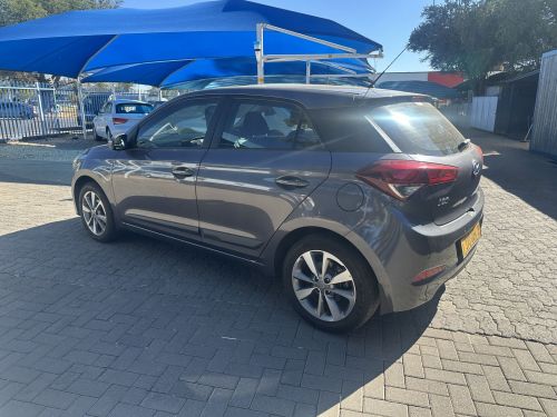 Hyundai i20 1.4 Fluid Automatic in Namibia