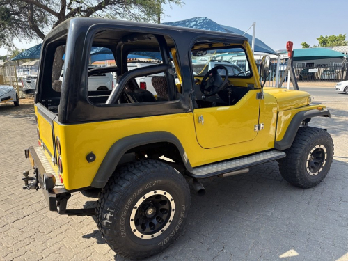 Toyota Landcruiser "Jeep" Chev 350 V8 in Namibia