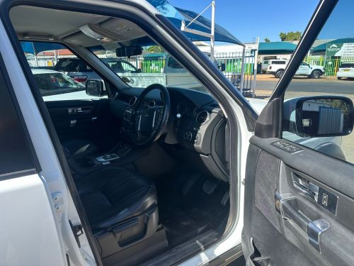 Land Rover DISCOVERY 4 TDV6 XS in Namibia