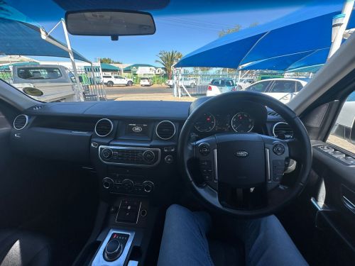 Land Rover DISCOVERY 4 TDV6 XS in Namibia