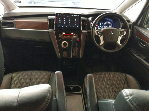 Mitsubishi Delica D5 2.2 Diesel 8-Speed Auto Super All Wheel Control (S-AWC) in Namibia