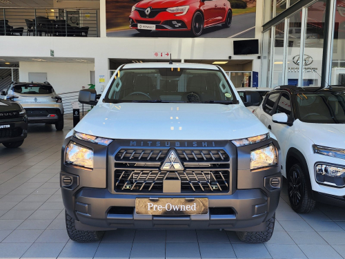 Mitsubishi TRITON 2.4 GL D/C 4X4 M/T in Namibia