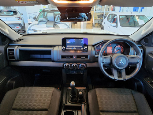 Mitsubishi TRITON 2.4 GL D/C 4X4 M/T in Namibia