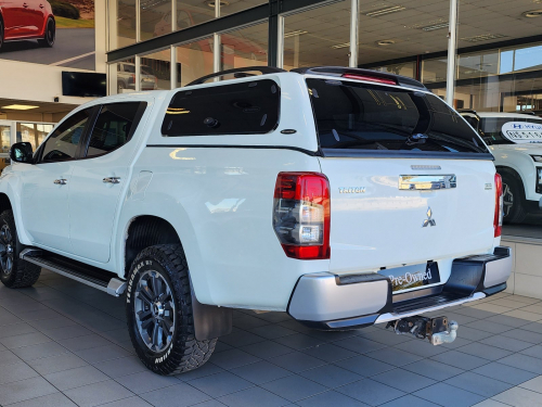 Mitsubishi Triton 2.4 Di-dc 4x4 P/U D/C in Namibia