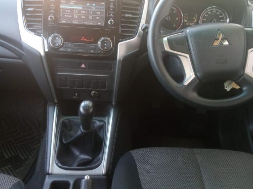 Mitsubishi Triton 2.4di-gl P/u D/c in Namibia