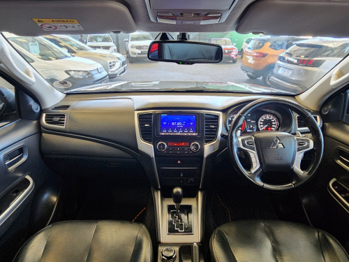 Mitsubishi TRITON 2.4 DI-DC 4X4 AT in Namibia