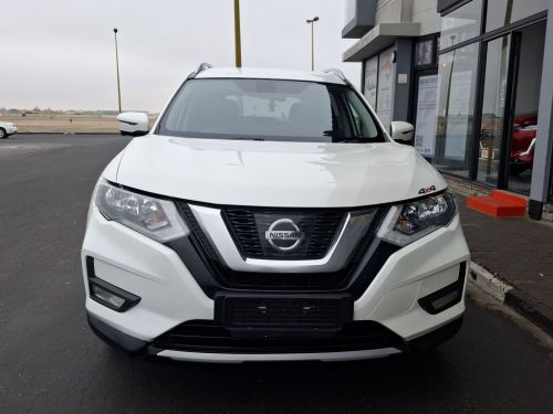 Nissan X-trail 2.5 Acenta 4x4 Cvt in Namibia