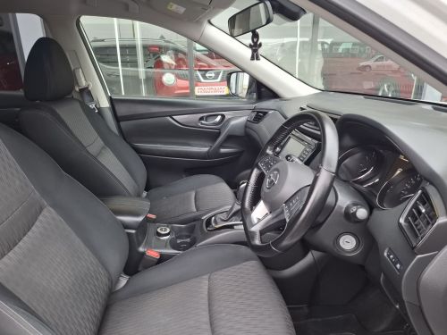 Nissan X-trail 2.5 Acenta 4x4 Cvt in Namibia