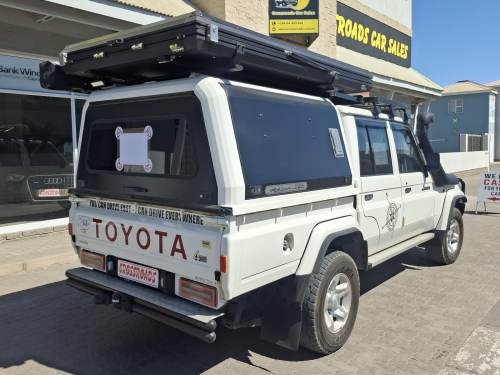 Toyota Land Cruiser 4.0 V6 D/C 4X4 in Namibia