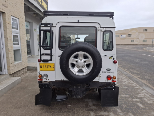 Land Rover DEFENDER 90  2.2 4X4 in Namibia