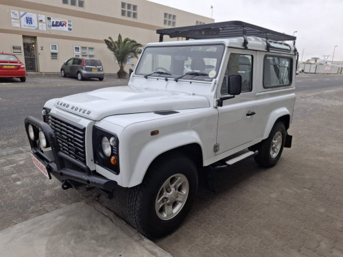 Land Rover DEFENDER 90  2.2 4X4 in Namibia
